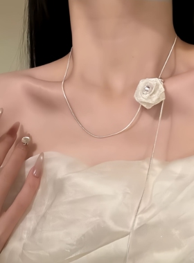 法式超仙白色花朵项链女2025新款高级感轻奢小众设计时尚锁骨颈链