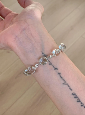 「冬日初雪」冰透银色雪花清透感圆珠可抽拉手链女精致百搭手环