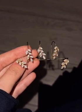 法式复古金色交叉五指闪钻戒指