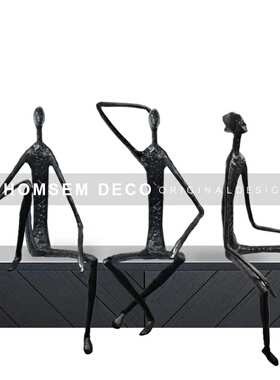 现代抽象黑色铁艺坐姿物雕塑样板房售楼处大厅软装饰品摆设