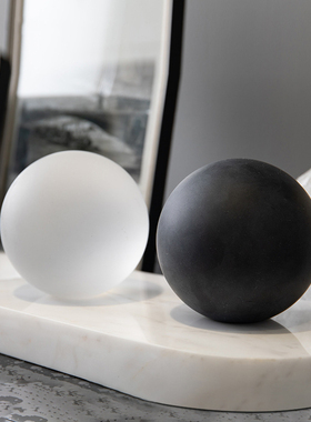 晶晶家居磨砂黑白球创意桌面摆件几何圆形玻璃装太极样板书房饰品