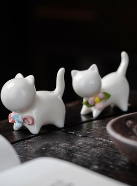 白瓷手工花情侣小猫摆件家居客厅酒柜桌面捏花装饰品挂戒摆件
