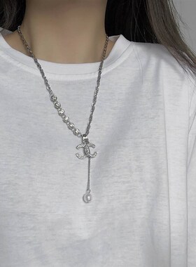-New fashion design sense handmade diamond double C letter w
