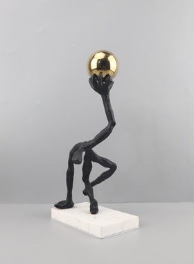 现代简约抽象铸铁托球人物雕塑摆件客厅玄关书房电视W柜家居装饰