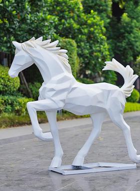 户外几何白马玻璃钢雕塑园林景观动物模型块面装饰楼盘小区大摆件