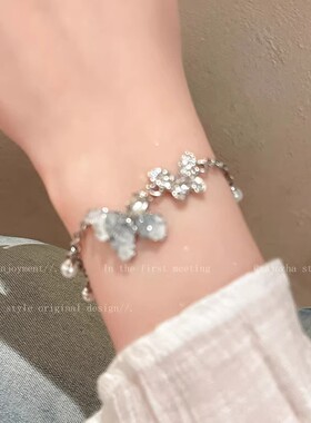 渐变蓝碎石蝴蝶手链女轻奢小众高级感精致叠戴手饰巨好看闺蜜手串