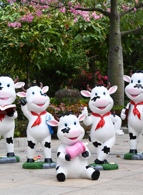 玻璃钢奶牛雕塑幼儿园户外装饰卡通动物摆件商场美V陈园林景观小