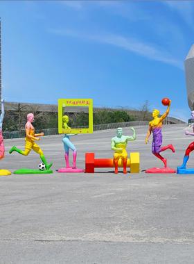 户外卡通渐变色音乐人装扮雕塑商场广场门口大型运动人玻璃钢摆件