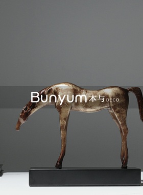 现代轻奢艺术玄关酒柜金s属马样板间别墅软装饰品书房办公桌面摆