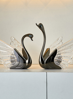 轻奢高档a情侣天鹅摆件家居客厅玄关酒柜桌面装饰品结婚送新人礼