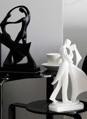 北欧创意艺术人h物摆件酒柜电视柜办公室客厅装饰品结婚礼物送新