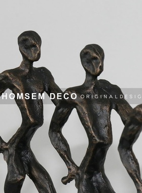 北欧轻奢样板间三人行雕塑人物摆设软装饰品玄关T柜桌面艺术品摆