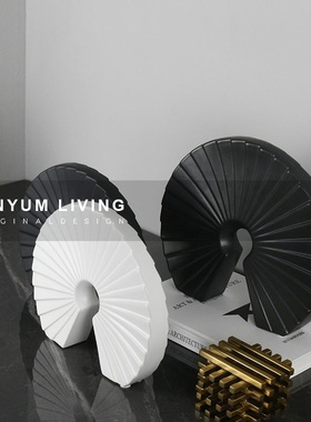 现代极简样板房间白黑色哑光陶z瓷扇形软装饰品售楼处家居桌面摆