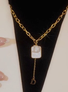 轻奢小众设计D字j母毛衣链女2024年新款高级感网红锁骨链短款项链