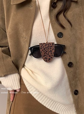 可爱豹纹植绒磁吸眼镜挂链女小众设计感项链毛衣链多功能配饰春季