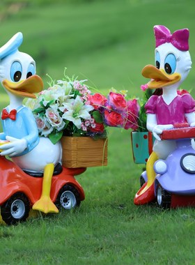 创意卡通树脂雕塑米老鼠唐老鸭骑车摆件太阳能夜光花缸庭院装饰品