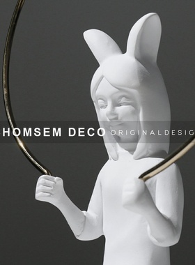 简约现代b家居软装小女孩雕塑售楼处样板间客厅酒柜桌面艺术品摆