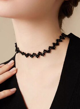 气质黑色水晶项链女小众高级设计感锁F骨链潮网红气质短款脖子颈