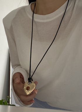 韩系简约黑色蜡绳镂空爱心长项链女ins风小众设计长款毛衣链配饰