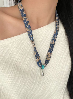 深蓝色碎花丝巾爱心水滴项链女秋冬独特设计感长款毛衣链衣服配饰