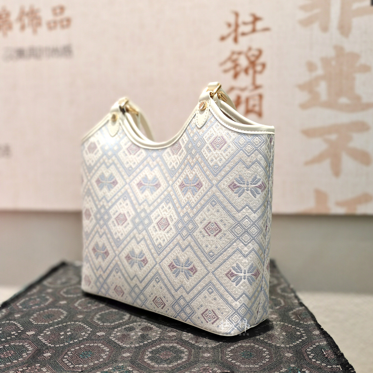 【银白蝶翼】广西民族非遗壮锦包几何中托特菜篮子单肩包B5039,淘宝优惠券,粉丝福利购,淘宝优惠卷