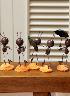 可爱创意北欧小蚂蚁做旧铁艺办公室摆设客厅家Q居电视柜装饰品摆