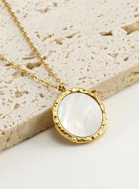 欧美不锈钢圆形贝壳吊坠女气质18K金色I钛钢简约圆牌项链厂家