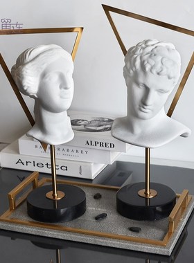 现代轻奢简约三角金属白色树脂雕塑摆件雕像艺术感潮流桌面装饰品