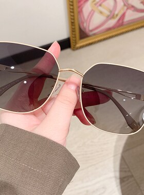 茶色墨镜女款2023新款显脸小开车防晒防紫外线级感太阳眼镜女士