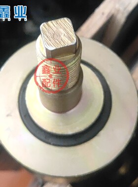 宝达施工电梯配件 滚轮带螺杆滑轮导向轮 外丝滚轮施工升降机配件