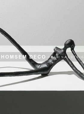 现代轻奢售楼g处样板间软装睡姿女人铁艺摆件酒店书房酒柜艺术摆