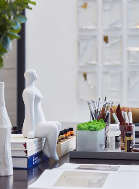 北欧现代简约白色抽象q人物人像雕塑摆件样板房售楼处软装饰品摆