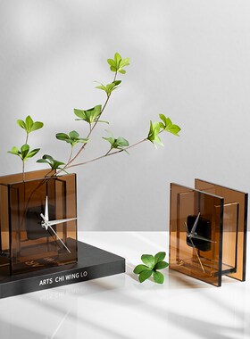 现代轻奢别墅样板间卧室床头x柜桌面组合摆件书桌音响台钟软装饰