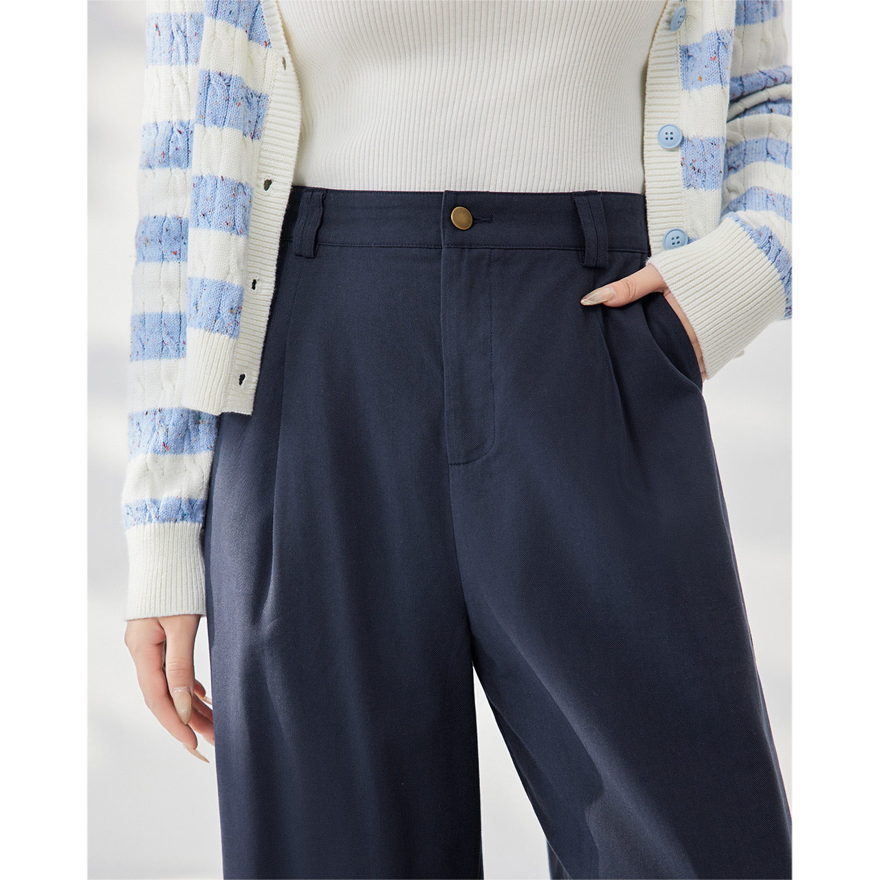 IEF/爱依服【大码女装】2025秋季新款韩系简约通勤气质显瘦阔腿裤,淘宝优惠券,粉丝福利购,淘宝优惠卷