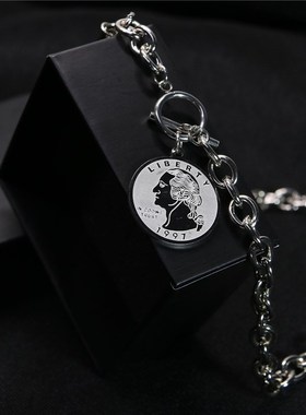 1997冷淡暗黑风嘻哈圆牌钛钢不锈钢LOVE字母项链OT链男Z女锁骨链