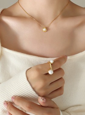 日韩时尚钛钢饰品贝壳珍珠锁骨项链 E镀18K金不过敏小众设计感项