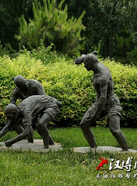 农妇田间送饭人物雕塑民俗小品玻璃钢仿铜雕塑户外风景装饰公园