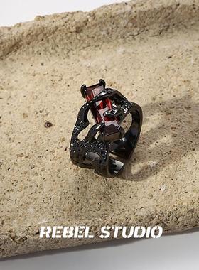 原创设计复古红几何宝石戒指女小众个性朋克暗黑镂空肌理金属指环