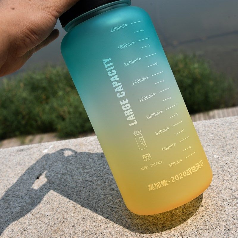 高加索演习2400ML婴儿级Tritan材质渐变色大容量补水壶水杯带吸管,淘宝优惠券,粉丝福利购,淘宝优惠卷