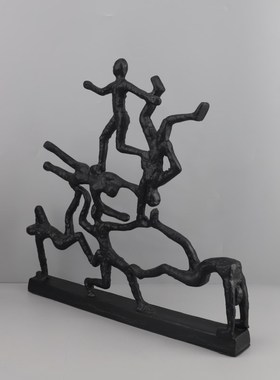 北欧创意杂技人物雕塑摆件客厅玄关酒店书房电P视柜样板房家居饰