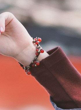 知笔墨复古文艺手n工玉髓红玛瑙手链 无声铜铃首饰品女