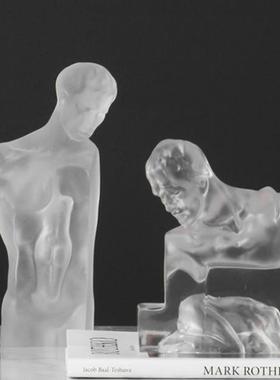 透明VEO样水晶人物现代轻奢艺雕塑摆件板房展厅售楼处电视柜术装