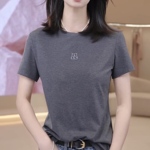 阿玛施AMASS夏新款纯色正肩显瘦轻奢上衣短袖正肩t恤女530225 - 图0