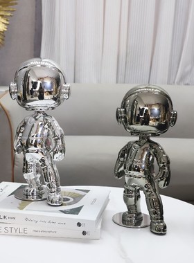 现代简约电镀太空人物雕塑树脂摆件玄关客厅儿童房酒店家居装饰品