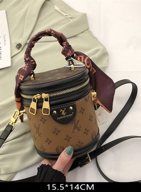 样板房衣帽间包包女装衣柜摆件橙色系手提包饰品全屋定制展厅摆设