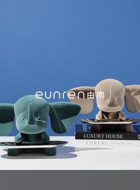 现代创意植绒托盘小飞象树脂摆件卡通家居酒店样板间儿童房装饰品