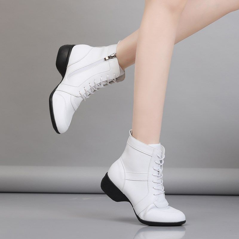 白色真皮中老年妈妈鞋软底舞蹈鞋秋冬女短靴洋气外穿广场跳舞女鞋,淘宝优惠券,粉丝福利购,淘宝优惠卷