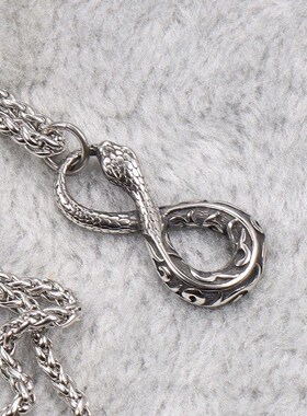 响尾蛇尾巴吊坠覆古动物世界蛇王响尾蛇I男士项炼街头个性钛钢吊