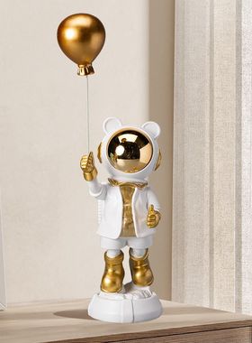高颜值太空人举气球摆件桌