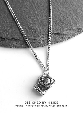 新立体相机项链吊k坠饰品钛钢蛇骨短款卫毛衣链男女气质风配饰潮